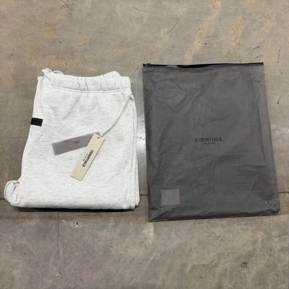 Fear of God Essentials SS22 'Light Oatmeal' Relaxed Sweatpants Size S - Picture 2 of 8